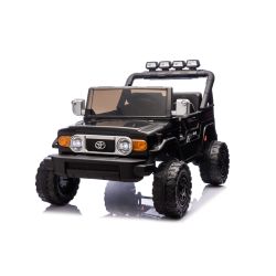 Elektrické autíčko Toyota FJ Cruiser XXL s pohonem 4x4, licencované (Dvoumístné), černé, Přenosná lithiová baterie, Vysoký podvozek, Dvě sedadla, Odpružená zadní náprava, 2,4 GHz Dálkový ovladač, MP3 přehrávač s Bluetoothem, LED světla