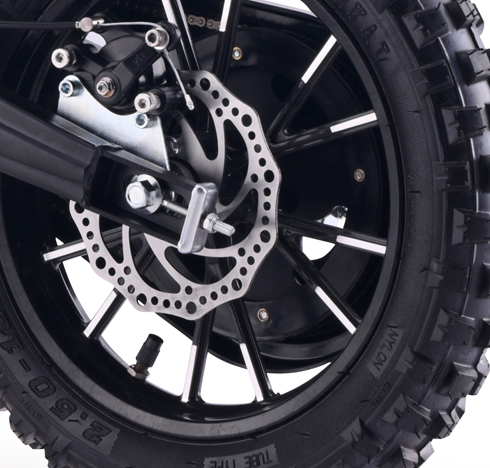 Kotoučové brzdy a napínač řetězu s pojistnou maticí