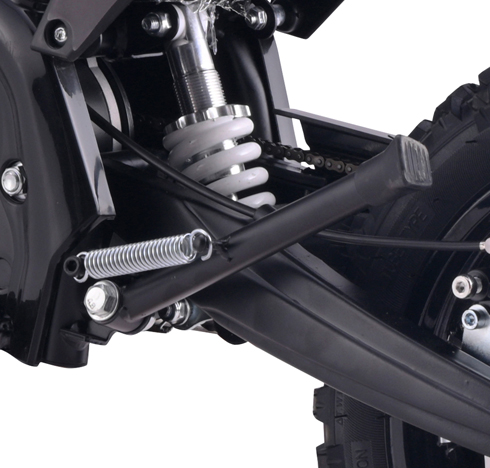 Nastavitelná tuhost odpružení a boční stojan